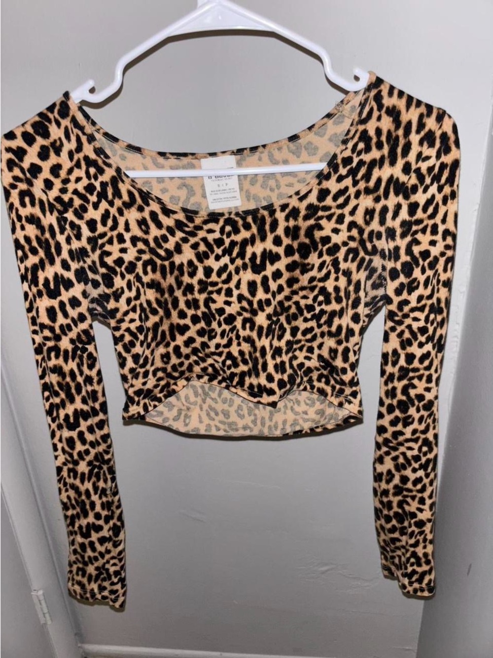 PINK Victoria's Secret Leopard Print Long-Sleeve Crop Top - Tan/Black